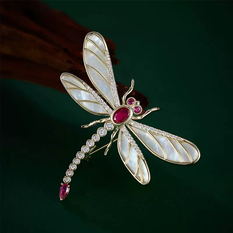 Cross-border best-selling dragonfly brooch, niche, light luxury, high-end clothing accessory pin, zinc alloy insect corsage for women.