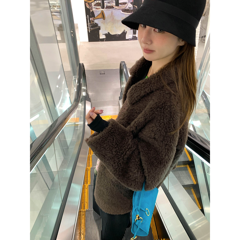 Vcruan Earth Store Adds a New Member to Its Thickened Ice American Style Hokkaido All-Wool Jacket Series