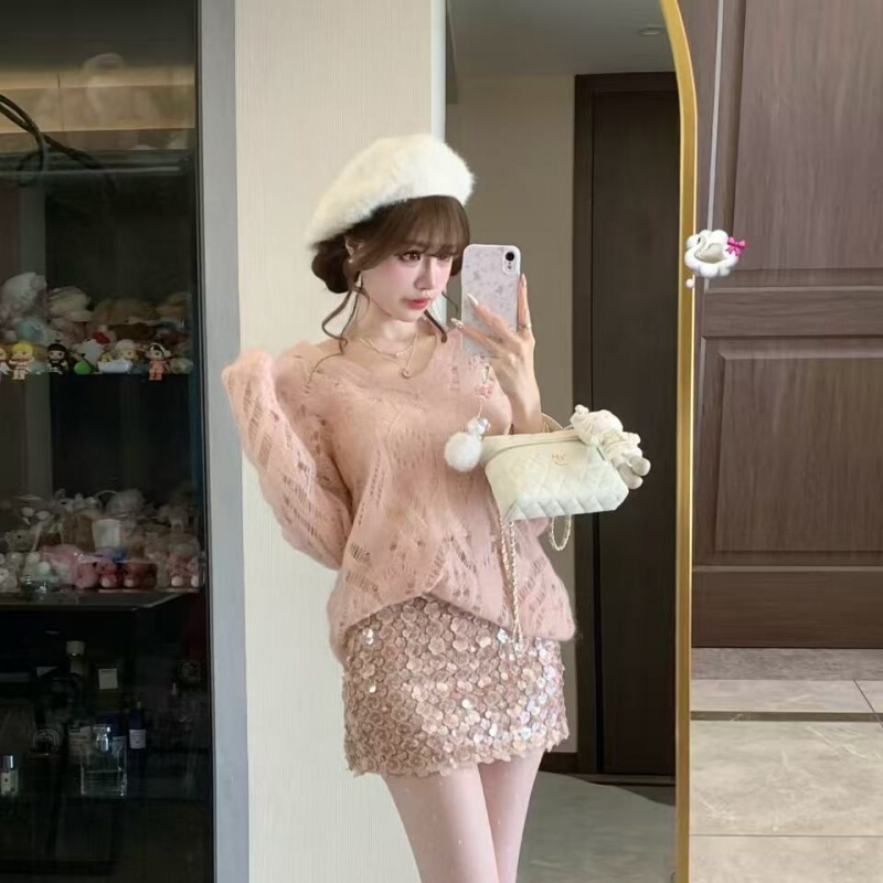 French-Style New Gentle and Elegant V-Neck Hollow-Out Pink Knit Sweater, Lazy Style Long-Sleeve Slimming and Stylish Top