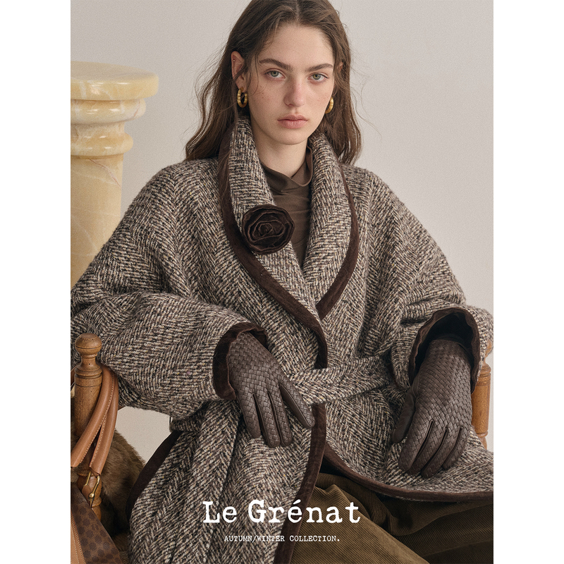 Legrenat Winter Women's Herringbone Velvet Color-Blocked Green Collar Mid-Length Woolen Coat with Floral Brooch Legrenat Winter Women's Herringbone Velvet Color-Blocked Green Collar Mid-Length Woolen Coat with Floral Brooch