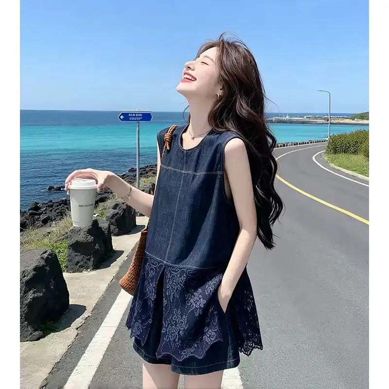 This Year's Hottest and Most Popular Style Is Super Cool 2026 Summer Outfit, a Complete Set of Lace Spliced Denim Vest and Shorts Set