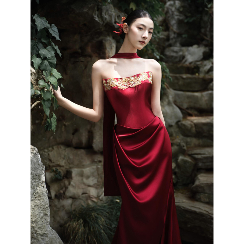 New Chinese-Style Strapless Morning Gown for Women, Bridal High-End Engagement Wedding Dress with a Small Train for the Bride's Homecoming Banquet
