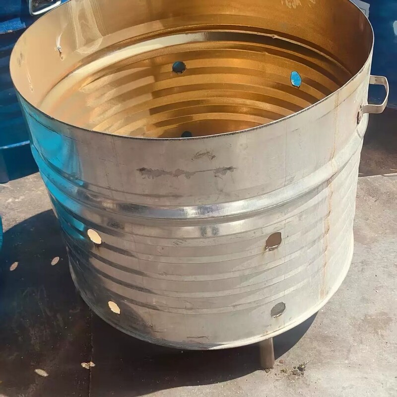 Large Metal Barrel, Old Barrel, Thickened Diesel Barrel, Incineration Barrel for Debris, Trash Can, Gold Burning Barrel, Ingot Barrel, Incineration Barrel for Outdoor Use Large Metal Barrel, Old Barrel, Thickened Diesel Barrel, Incineration Barrel for Debris, Trash Can, Gold Burning Barrel, Ingot Barrel, Incineration Barrel for Outdoor Use