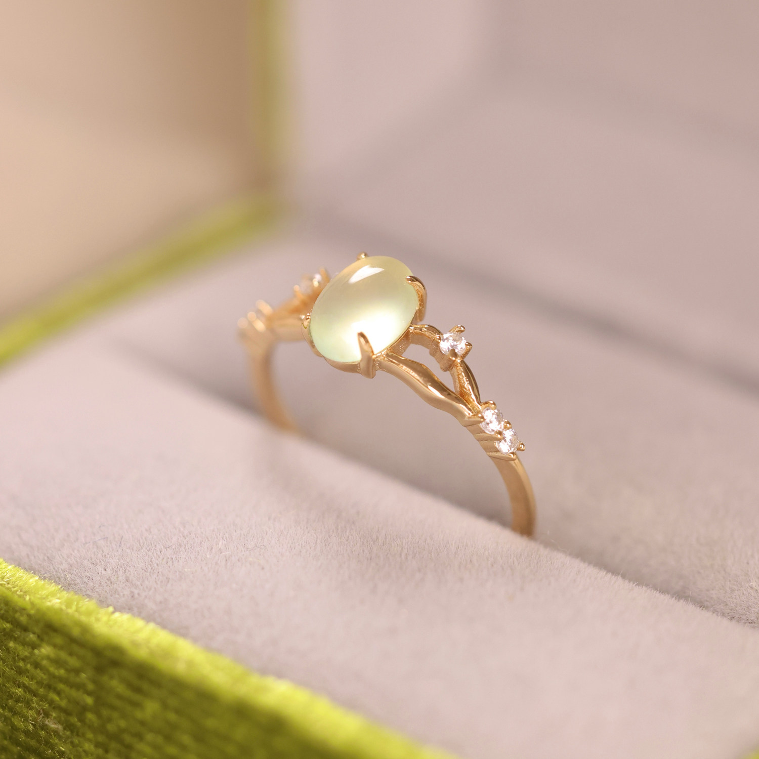Luosheng <Wangyou> Natural Prehnite Colored Stone Elegant and Exquisite Light Luxurious Silver Gold-plated Ring Gift for Best Friend