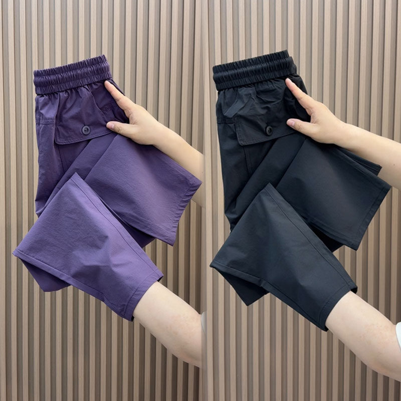 夏向けの薄手の速乾性シルク素材のクロップドパンツ。ゆったりとしたシルエットで、スタイリッシュかつファッショナブルなハーレムパンツ。通勤やカジュアルウェアなど、様々なシーンで活躍します。
