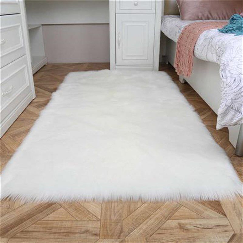 Plush bedside blanket, bedroom carpet, home girl's rectangular plush floor mat, soft anti-slip thickened blanket in front of the bed