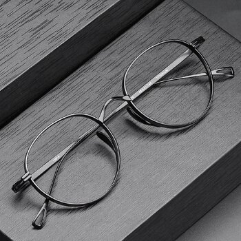 The same glasses frame for men's 113 oval pure titanium wide edges can be matched with myopia retro glasses frame for women