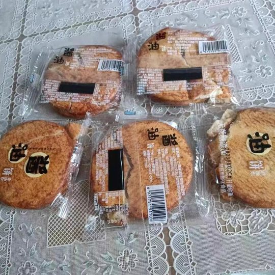 Galletas con salsa de soja, pasteles de arroz con nieve salados, alimentos inflados no fritos, refrigerios de oficina sin sacarina para personas que orinan