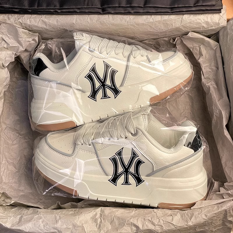 White Sneakers New York Yankees Sports Casual Sneakers 2026 New Model for Men and Women Autumn Height-Increasing Thick-Soled Shoes White Sneakers New York Yankees Sports Casual Sneakers 2026 New Model for Men and Women Autumn Height-Increasing Thick-Soled Shoes