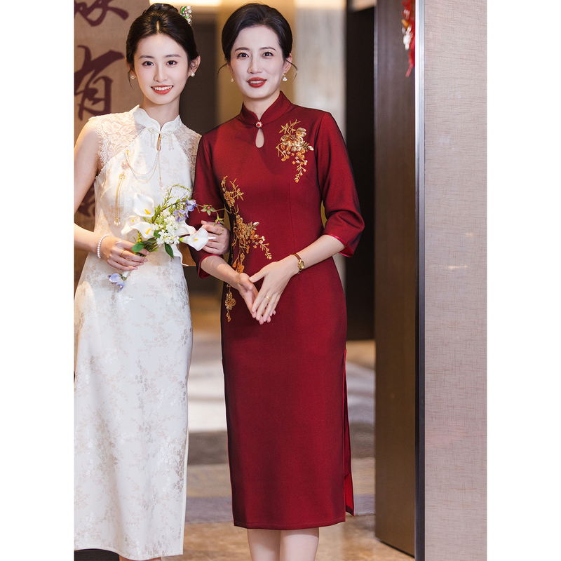Elegant Mother-In-Law Qipao Wedding Banquet Outfit 2026 New High-End Wedding Dress for Middle-Aged Mothers Elegant Mother-In-Law Qipao Wedding Banquet Outfit 2026 New High-End Wedding Dress for Middle-Aged Mothers
