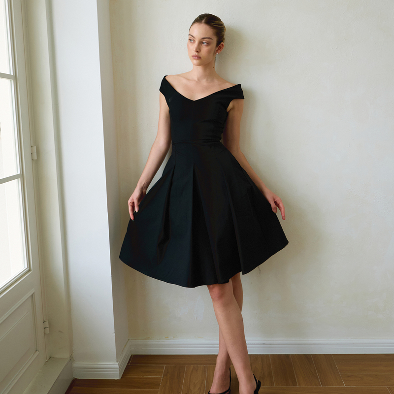 Second Calling Elegant Retro Geometric Cut-Out Waist Slimming Off-Shoulder Black V Neck Dress for Evening Party Second Calling Elegant Retro Geometric Cut-Out Waist Slimming Off-Shoulder Black V Neck Dress for Evening Party