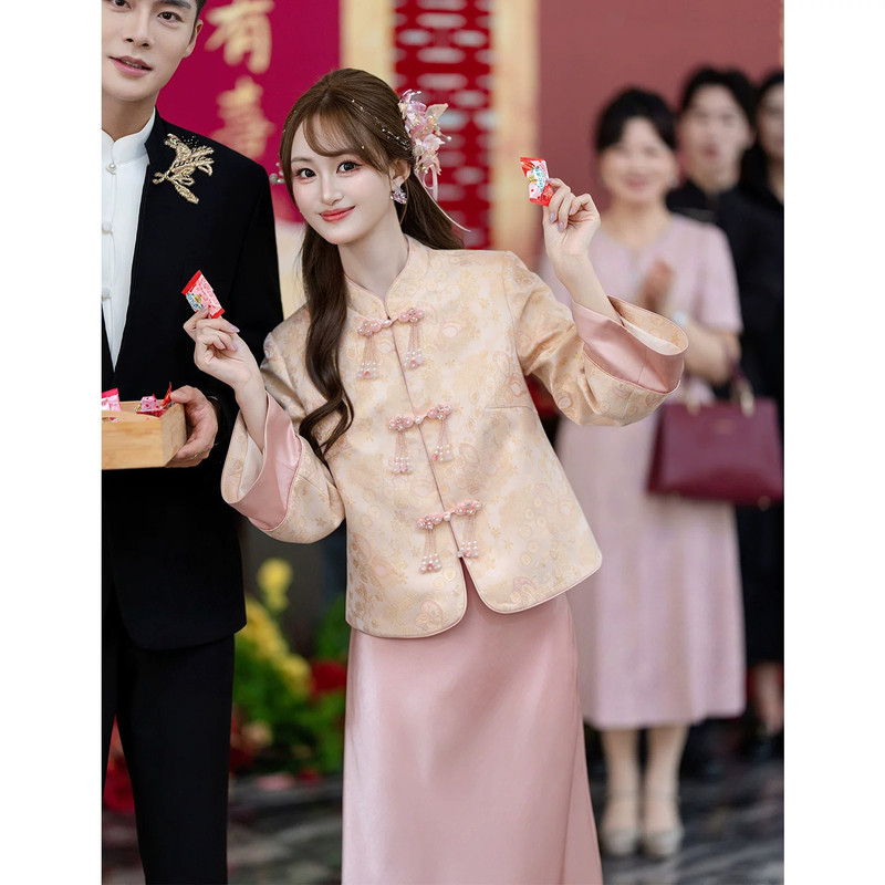 Chinese-Style Pink Cheongsam Two-Piece Set, High-End Long-Sleeved Engagement Dress, New Chinese-Style Wedding Dress for the Bride, Suitable for the Bride's Return Home and Toasting Ceremony