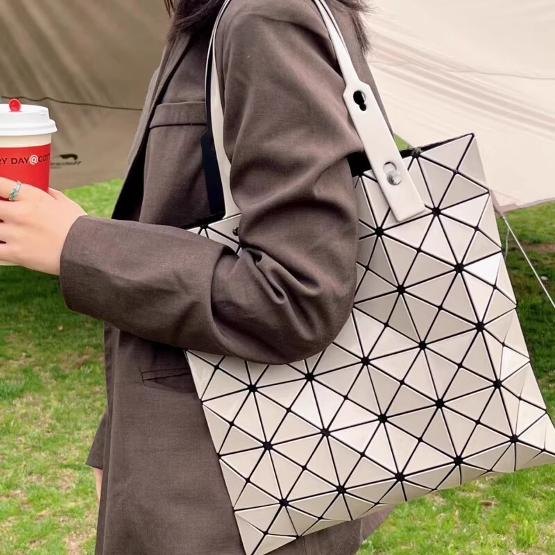 Home-Style Bag for Women, 2025 New Model, Six-Compartment Geometric Quilted Bag, Versatile for Commuting, Handbag, Shoulder Bag, Tote Bag