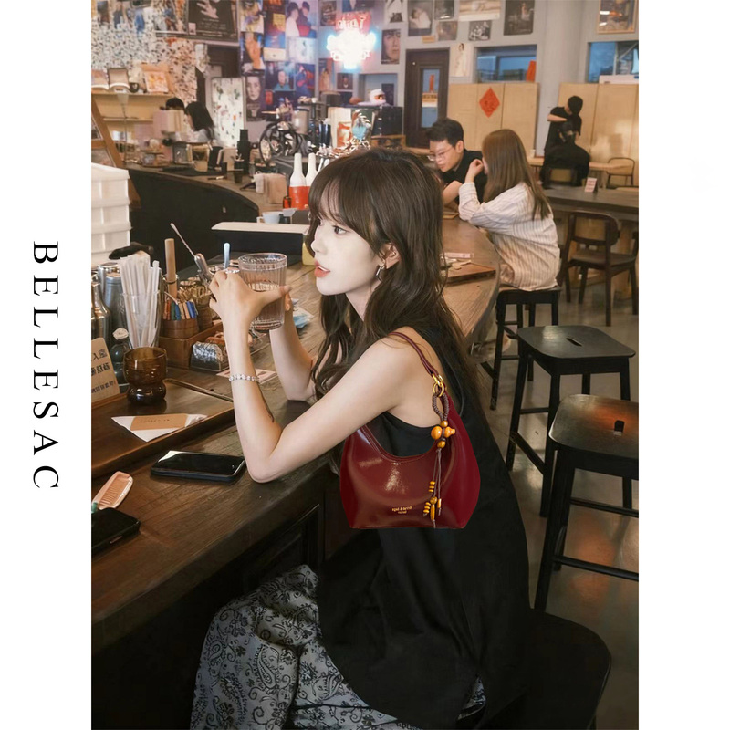 Gorgeous Red Exquisite Underarm Bag for Women 2026 New Light Luxury Niche High-End Handbag Crossbody Wedding Bag