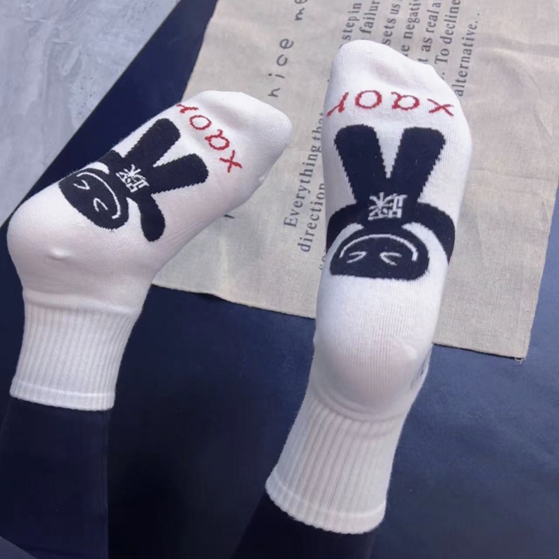 Trendy Sports Socks for Men and Women, Five Pairs of Mid-Calf Socks, White Socks, Good Luck Socks for the New Year Trendy Sports Socks for Men and Women, Five Pairs of Mid-Calf Socks, White Socks, Good Luck Socks for the New Year