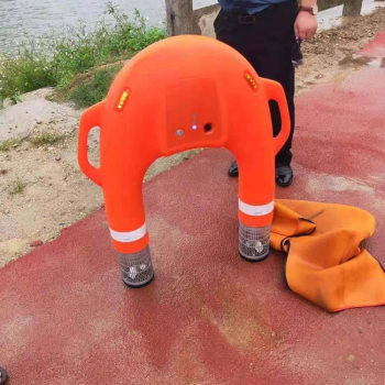 Flood control and flood control rescue flying wings, water rescue robot remotely controlled u-shaped life buoy