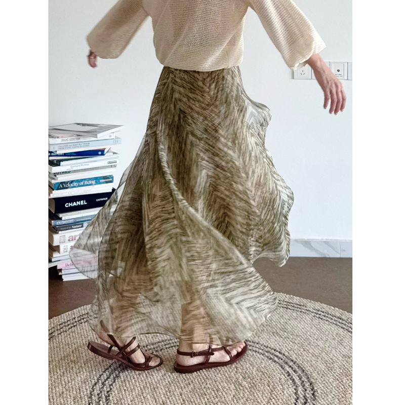Chuzhibai | 2026S / Heavy-Duty, Three-Layer Silk, Ethereal, Irregular Print Long Dress.