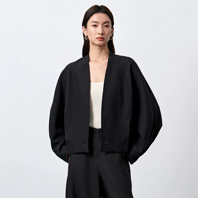Jiaxing V-Neck Silk Wool Coat for Women, Solid Color, Loose Fit, Drop Shoulder, Wide Sleeves, Two-Button, Simple Commuter Style, Early Autumn Cardigan