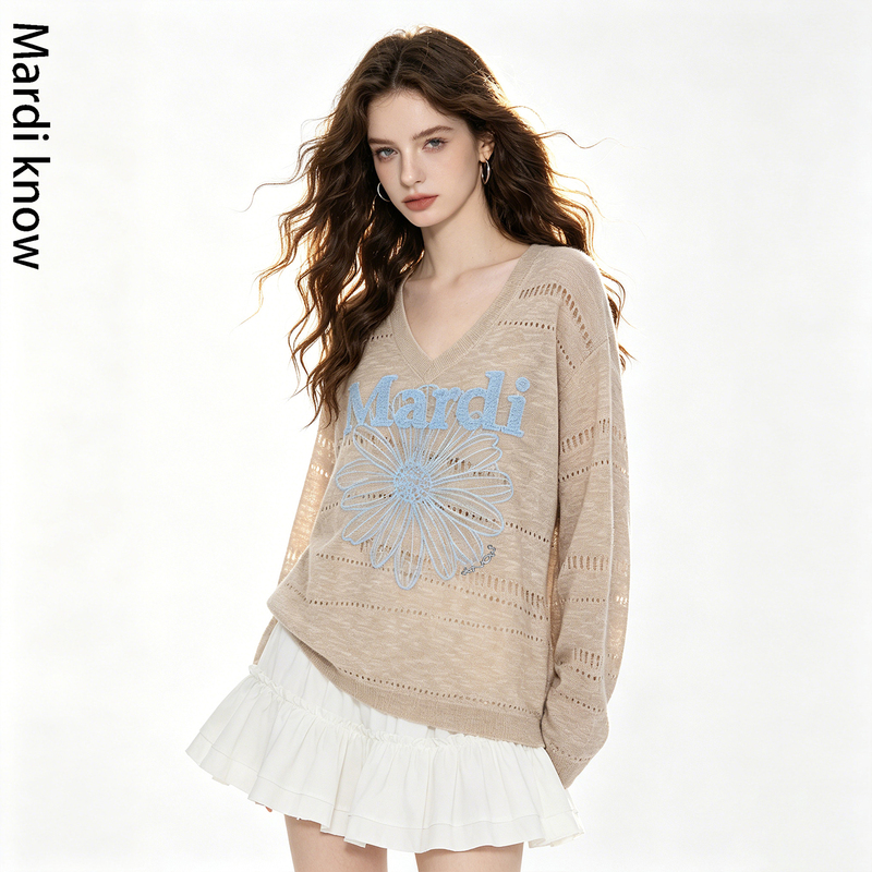 Mardi Know Embroidered Cut-Out Design V-Neck Long-Sleeve T-Shirt for Women 2026 New Summer Wear Top Blouse