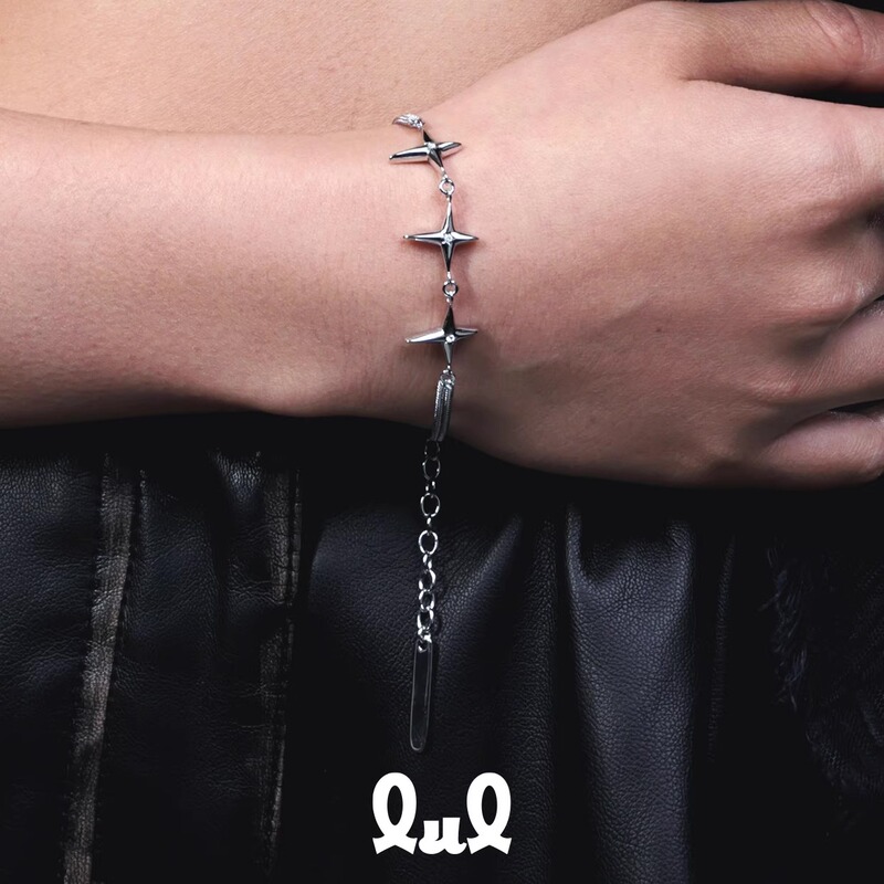 Outoism Yu Wenwen's Same Style Interstellar Series Four-Pointed Star Bracelet Is Exquisite and Versatile, Suitable for Both Men and Women, Light and Simple