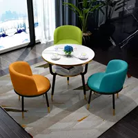 Три цвета, один стол и три стула