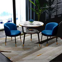 Темно-синий стол и два стула