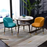 Балконный чайный столик и стул, комбинация двухслойного небольшого круглого стола, бытовой журнальный столик, небольшой обеденный стол для квартиры, стол для отдыха, приемов и переговоров