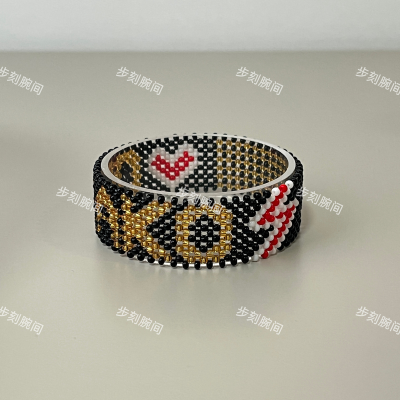 Kenya Bracelet, the Same Model as Dai Puji'S, Is Worn by Marathon Runners and Sports Students