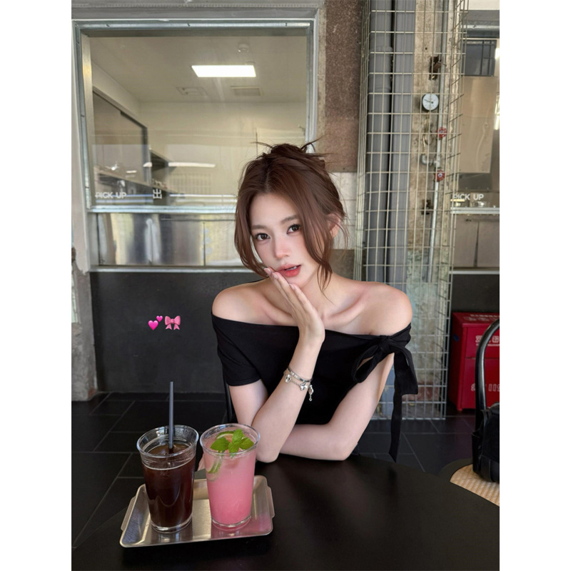 American High Street Style Black Off-Shoulder Short Bow-Tie Short-Sleeve T-Shirt for Women, Summer College Style Versatile Top Trendy American High Street Style Black Off-Shoulder Short Bow-Tie Short-Sleeve T-Shirt for Women, Summer College Style Versatile Top Trendy