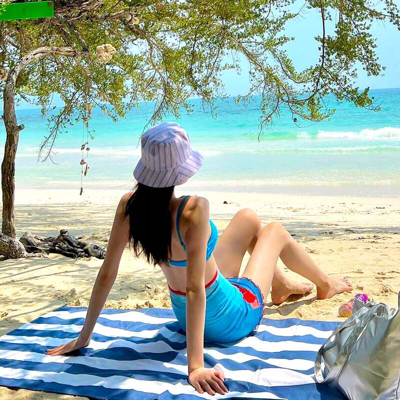 Beach Towel for Floor Covering, Photo-Taking Ambiance, Quick-Dry Beach Mat, Portable Vacation Floor Mat, Extra-Large Seaside Thin Picnic Mat