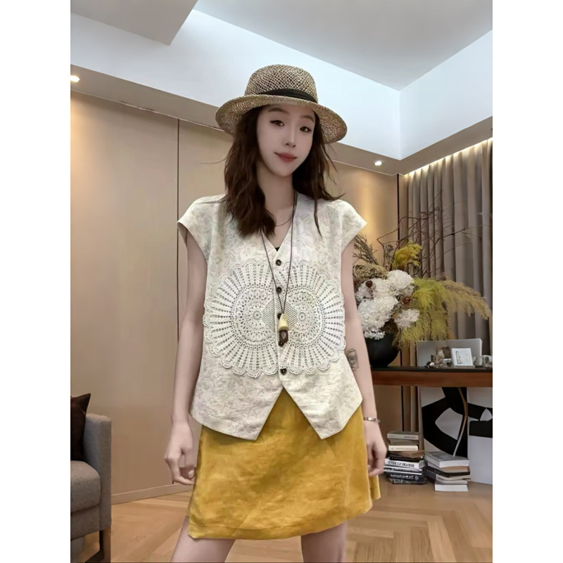 Little Jing Jing Takes a Break 【Sunflower Crochet Vest】Split Design Slimming Flutter Sleeve Top 2607D4232