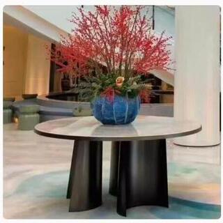 Mesa de flores para vestíbulo de hotel, mesa redonda grande de acero inoxidable, casa club, mesa de pizarra con vista final de lujo, modelo de habitación, mesa decorativa de madera maciza