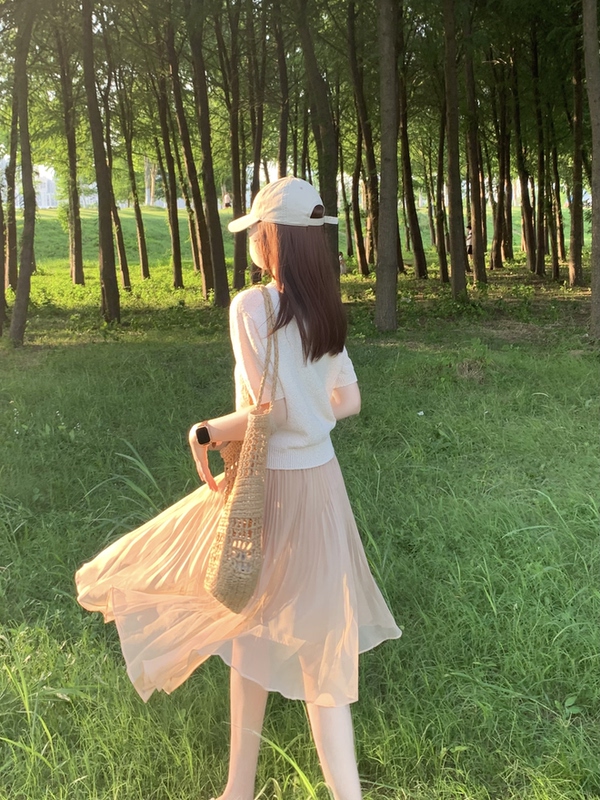 Start with Rich French-Style Mesh Pleated Puffy Pleated Skirt, a New Spring/Summer Fairy-Like Large Hem Fishtail Mid-Length Skirt Start with Rich French-Style Mesh Pleated Puffy Pleated Skirt, a New Spring/Summer Fairy-Like Large Hem Fishtail Mid-Length Skirt