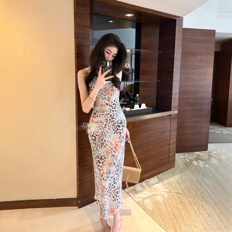Jinnan Yi French-Style Sleeveless Floral Dress, Waist-Cinching, Elegant Long Dress, Niche Design, Women's Summer 2026 New Model