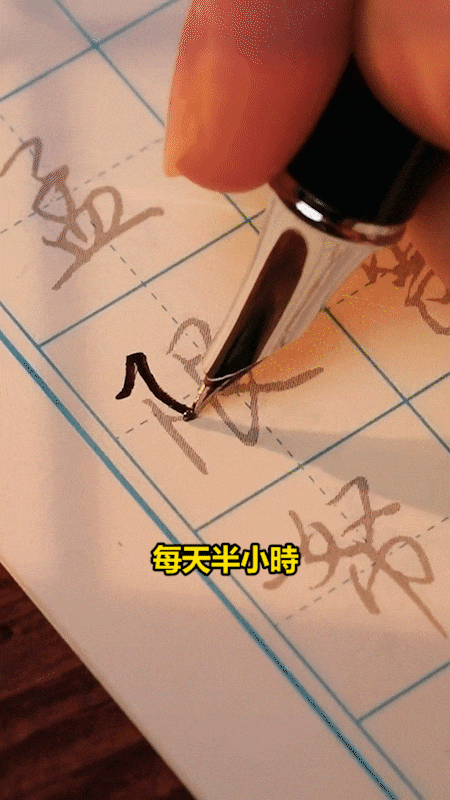 d4c8999ae7714a30993619f2a8503619.gif