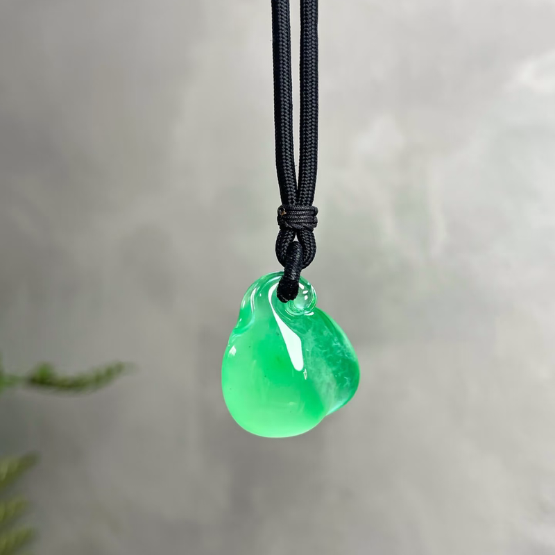 Ice-Type Yanglu Green Fu Gu Jade Pendant, Natural A-Grade Jade Pendant, Ice-Clear and Luminous, Women's Jade Ornament with Certificate Ice-Type Yanglu Green Fu Gu Jade Pendant, Natural A-Grade Jade Pendant, Ice-Clear and Luminous, Women's Jade Ornament with Certificate
