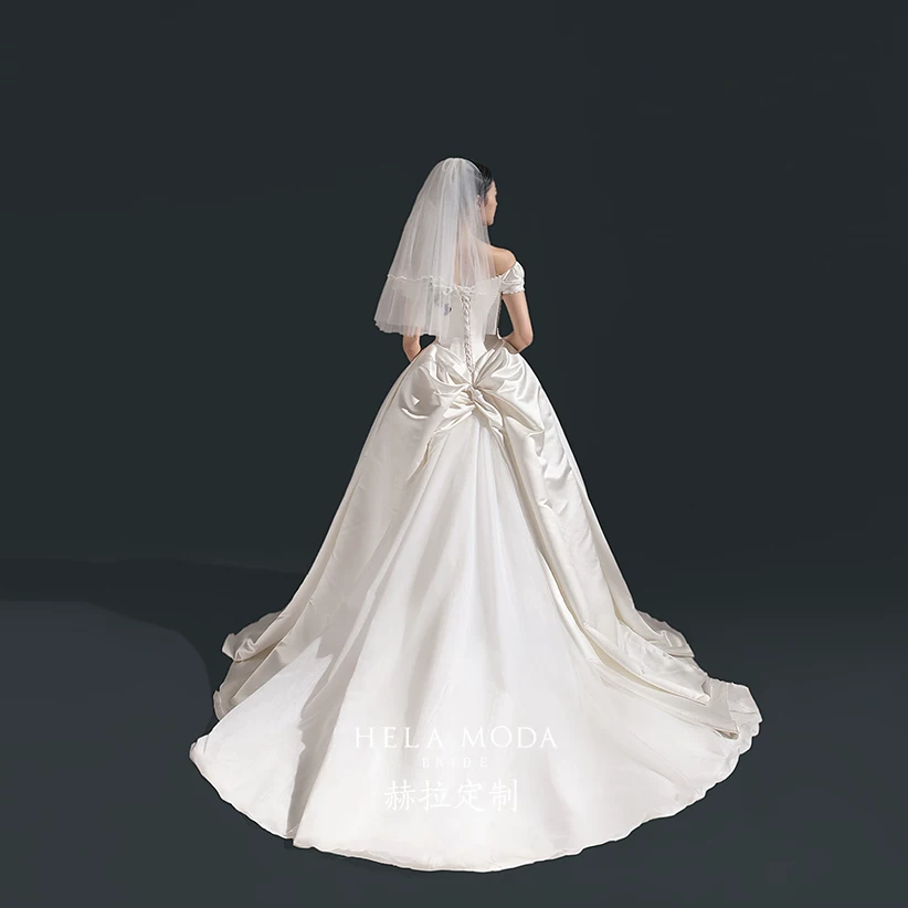 赫拉定制 2022 Original "West Window Candle" retro court, shoulder pearl is thin and big drag -tail main wedding dress