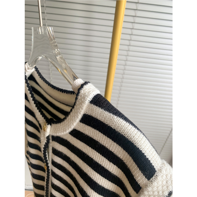 Old Style, so It Has Benefits. Heavy-Duty Chanel-Style Striped Knitted Vest for Layering Old Style, so It Has Benefits. Heavy-Duty Chanel-Style Striped Knitted Vest for Layering