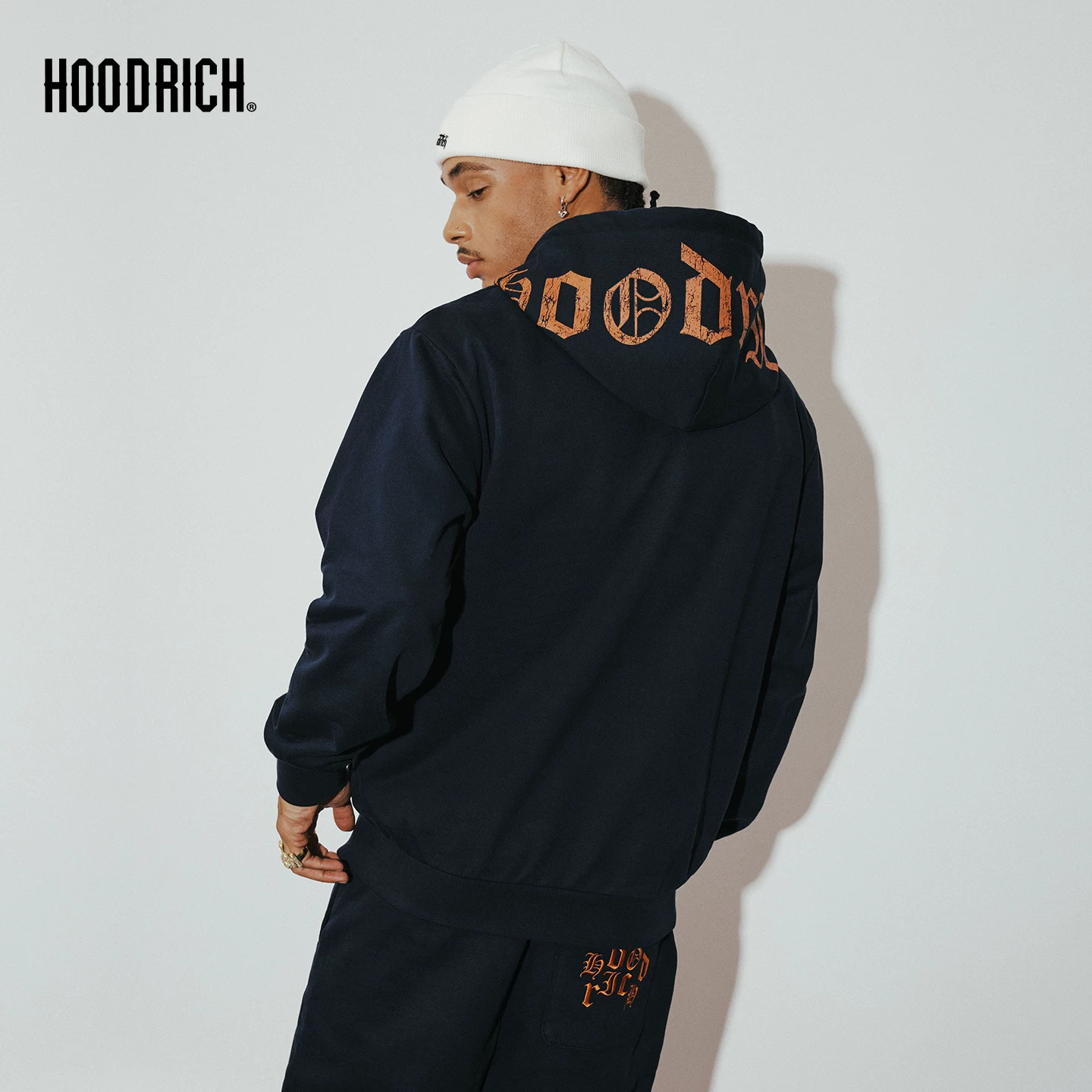 Худи HOODRICH оранжевые спортивные осенью с капюшоном для отдыха, с вышивкой, утяжка