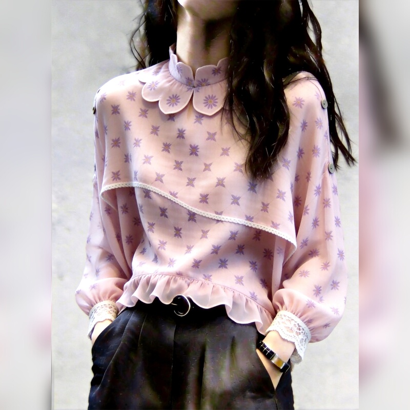 Light Luxury Style Pink Printed Shirt for Women, Long-Sleeved Round Neck Lace Trim Design Top, 2026 Autumn New Model Light Luxury Style Pink Printed Shirt for Women, Long-Sleeved Round Neck Lace Trim Design Top, 2026 Autumn New Model