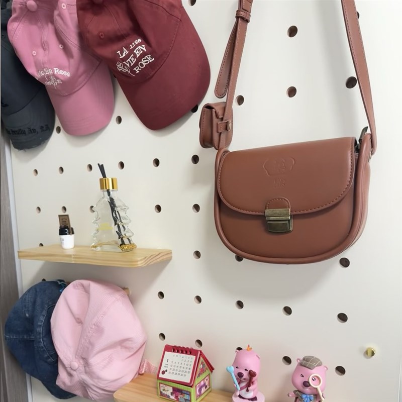 2025 new customizable hole board solid wood decorative storage rack entrance entrance door wall storage partition hanger