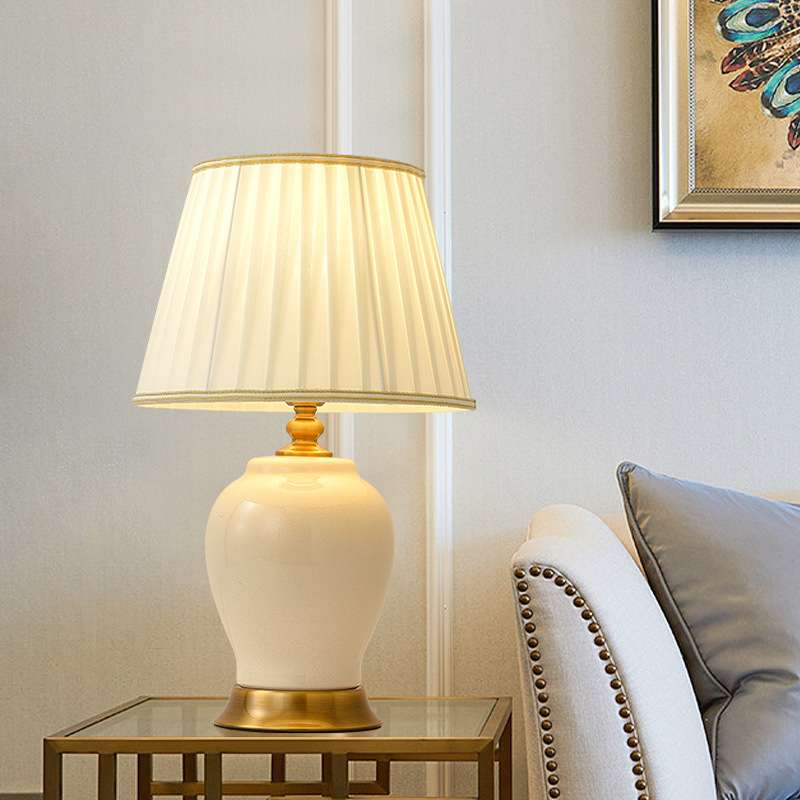 American-Style Retro Table Lamp, High-End and Elegant Decorative Lamp for Living Room, Bedroom, and Study, Modern Household Chinese-Style Ceramic Table Lamp American-Style Retro Table Lamp, High-End and Elegant Decorative Lamp for Living Room, Bedroom, and Study, Modern Household Chinese-Style Ceramic Table Lamp