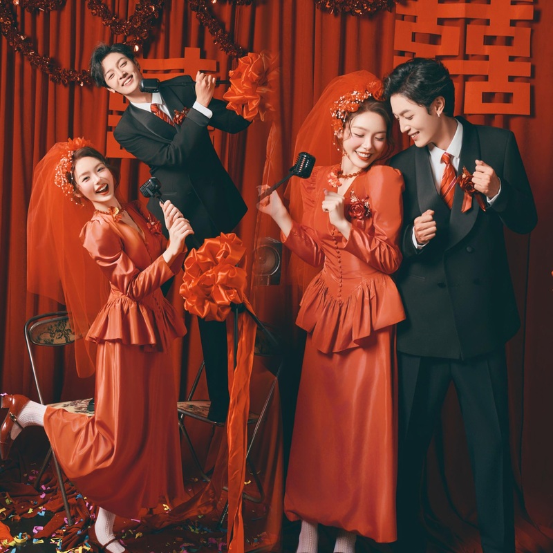 Photo Studio's New 80S-Themed Retro Hong Kong Style Nostalgic Photo Shoot Dress for Couples' Wedding Photography Photo Studio's New 80S-Themed Retro Hong Kong Style Nostalgic Photo Shoot Dress for Couples' Wedding Photography