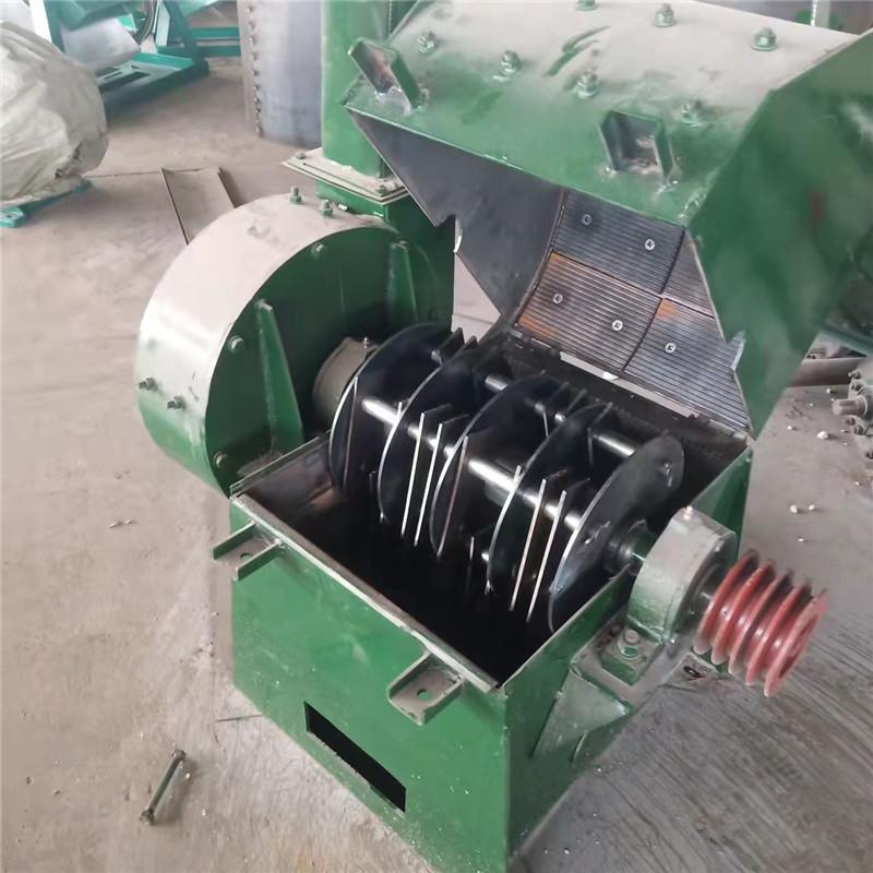 Hammer type feed crusher household small breeding corn straw soybean meal miscellaneous grains large feeder crusher