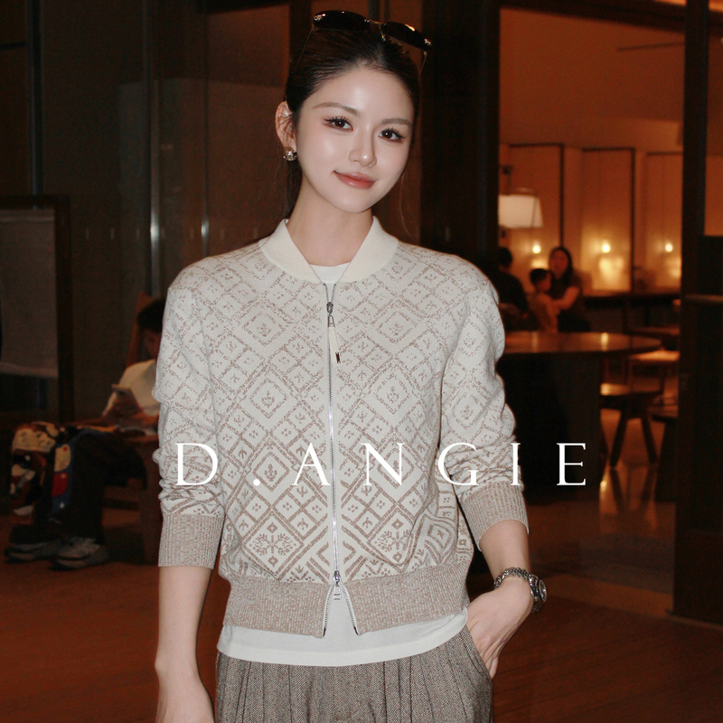 Ding Anqi【Yunzhi Yage】Old Money Wool Knit Cardigan, Chanel-Style Light Luxury Short Sweater Jacket for Women, Autumn Ding Anqi【Yunzhi Yage】Old Money Wool Knit Cardigan, Chanel-Style Light Luxury Short Sweater Jacket for Women, Autumn