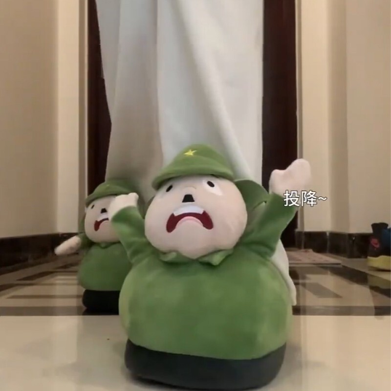 【Step on Little Day】 Raise Your Hands, General, Surrender! Cotton Slippers, Furry Shoes, Wave Your Hands to Apologize, Funny 【Step on Little Day】 Raise Your Hands, General, Surrender! Cotton Slippers, Furry Shoes, Wave Your Hands to Apologize, Funny