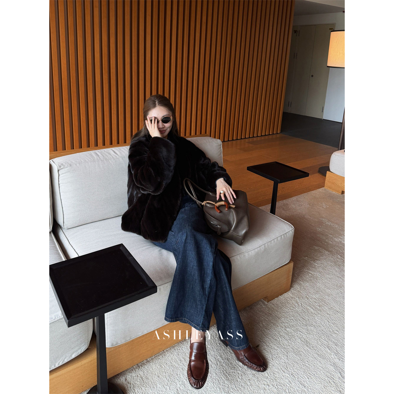 Ashleyass "Original Color Baojiamei" Natural Dark Brown Velvet Base Fully Hand-Cut Mink Fur Coat Ashleyass "Original Color Baojiamei" Natural Dark Brown Velvet Base Fully Hand-Cut Mink Fur Coat