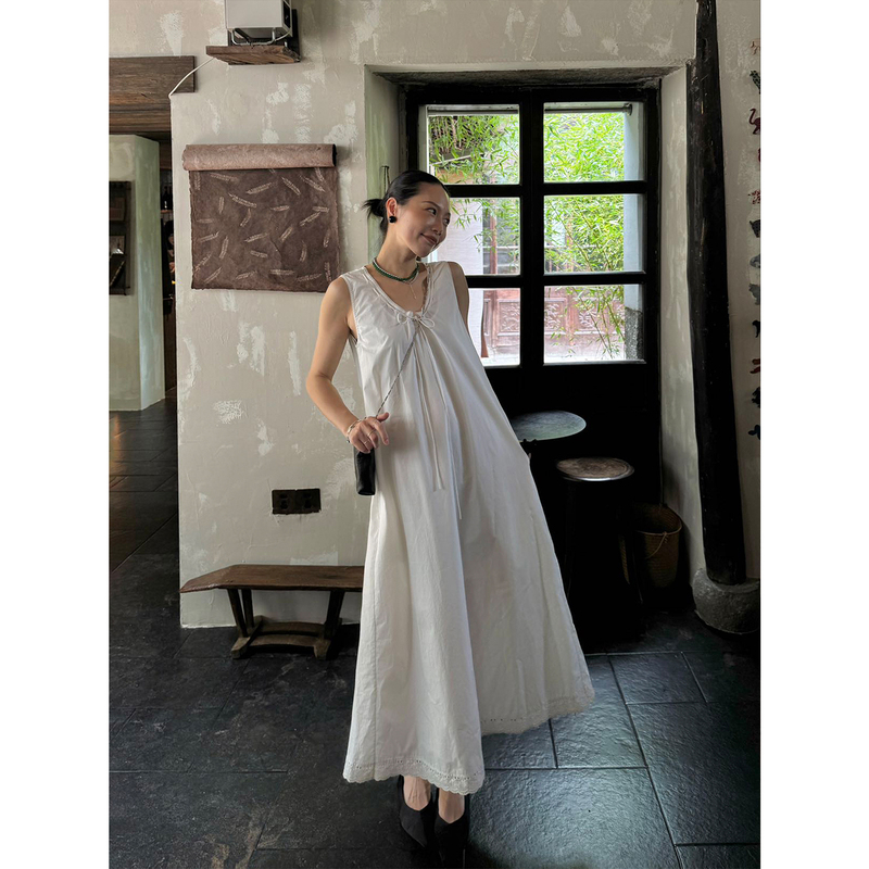 【Aurasahi】French-Style Hollow-Out Sleeveless Long Dress with Lining, Lace-Trimmed Hem, and Tie Design Tank Dress 【Aurasahi】French-Style Hollow-Out Sleeveless Long Dress with Lining, Lace-Trimmed Hem, and Tie Design Tank Dress