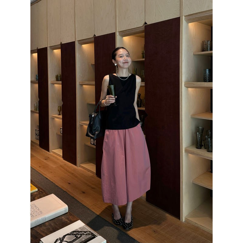【Aurasahi】Commuting-Friendly, Simple and Versatile Solid Color Sleeveless Vest for Women with Side Slit, Cotton-Like Top D60405