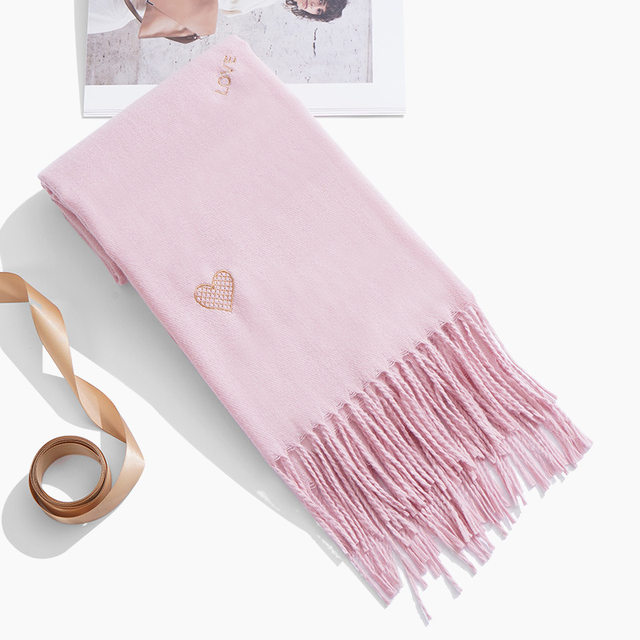 Winter Scarf Birthday Gift for Female Friends, Practical and High-End, 2025 New Style Gift Box